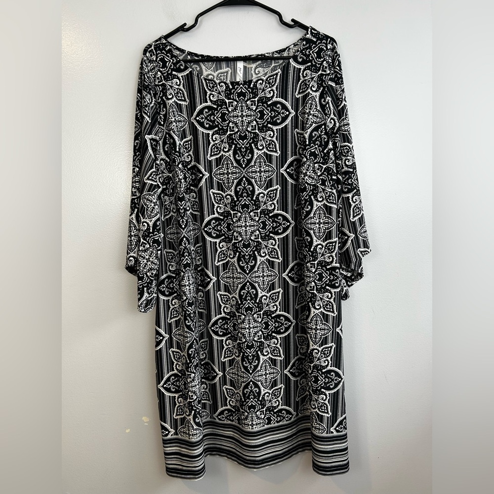 NWT NY Collection Black/White Tribal Boho Bell Sleeve Tunic Shift Dress Size 2XP